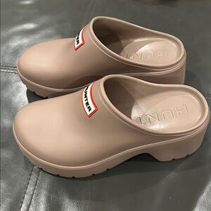 Hunter Slip-On Clogs, Medium Neutral color